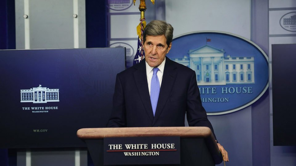 assessor de biden john kerry desembarcou em brasilia neste domingo