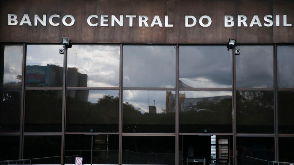 base de lula se divide ao dobrar aposta em perseguicao contra autonomia do banco central