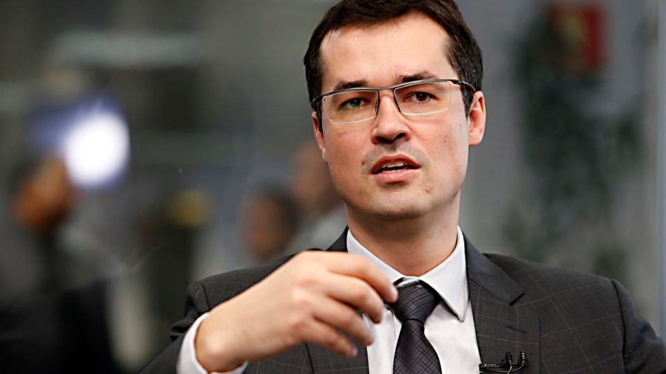 deltan e moro propoem emendas para voltar controle de atividades financeiras ao banco central