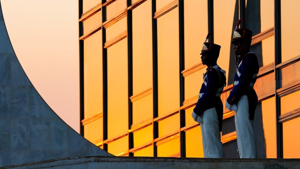 demandas da esquerda no stf e congresso arriscam aumentar tensao entre militares e governo