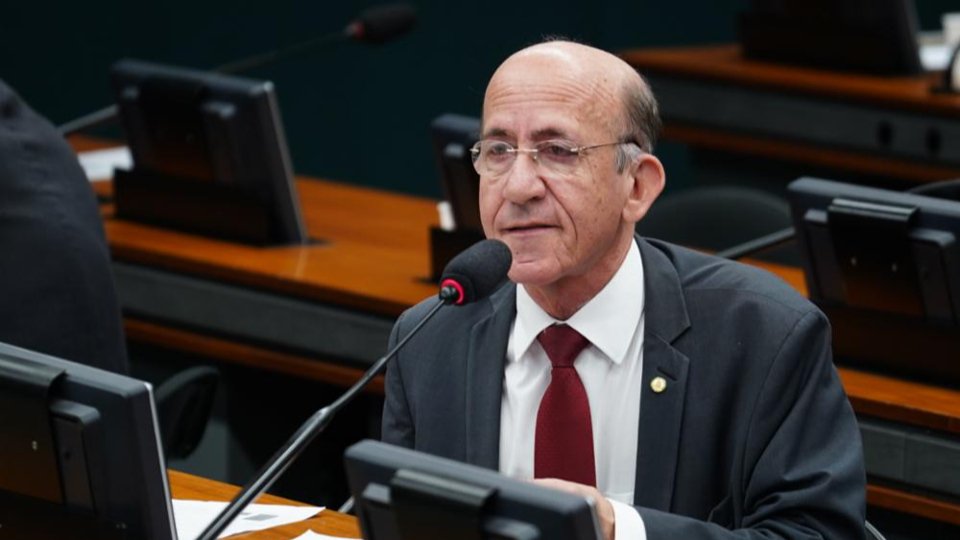 deputado do pt quer criminalizar simbolos do nazismo e fascismo mas ignora comunismo