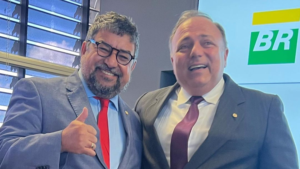 gleisi critica deputado do pt por foto com pazuello tudo tem limites