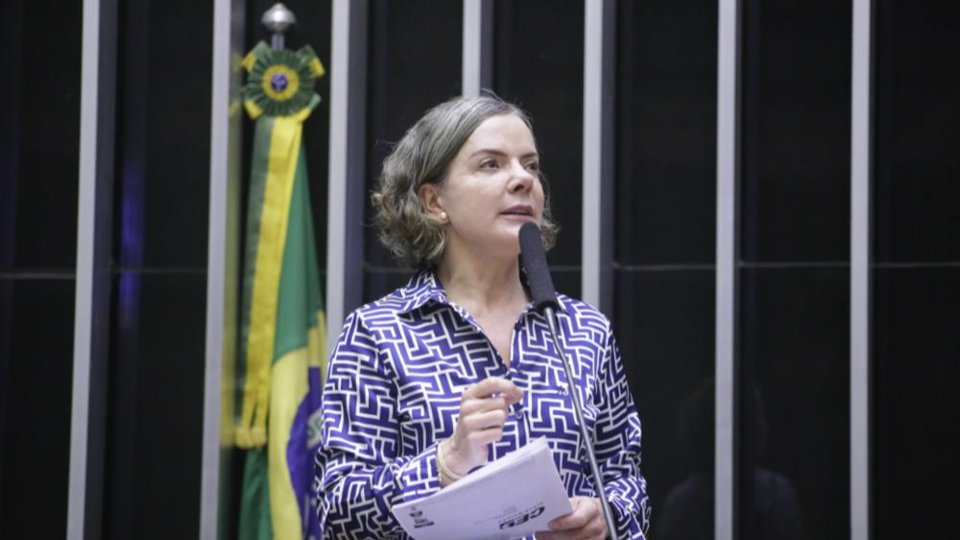 gleisi diz que reonerar combustiveis e descumprir compromisso de campanha