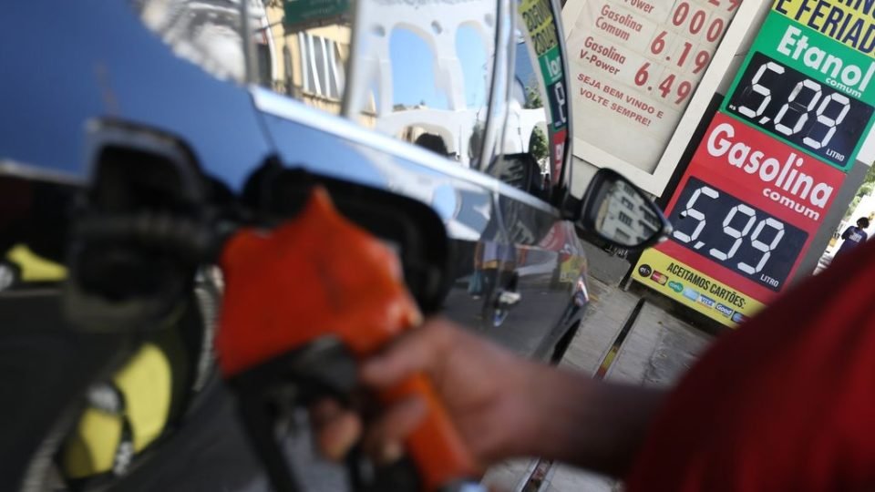 governo anuncia novas aliquotas de tributos sobre a gasolina e etanol nesta terca 28