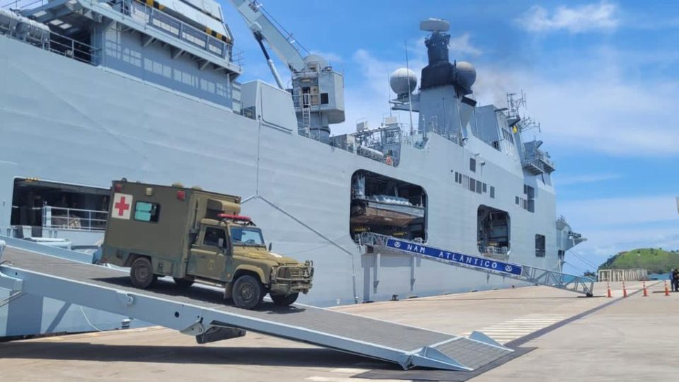 hospital de campanha da marinha inicia atendimentos dentro de navio atracado em sao sebastiao
