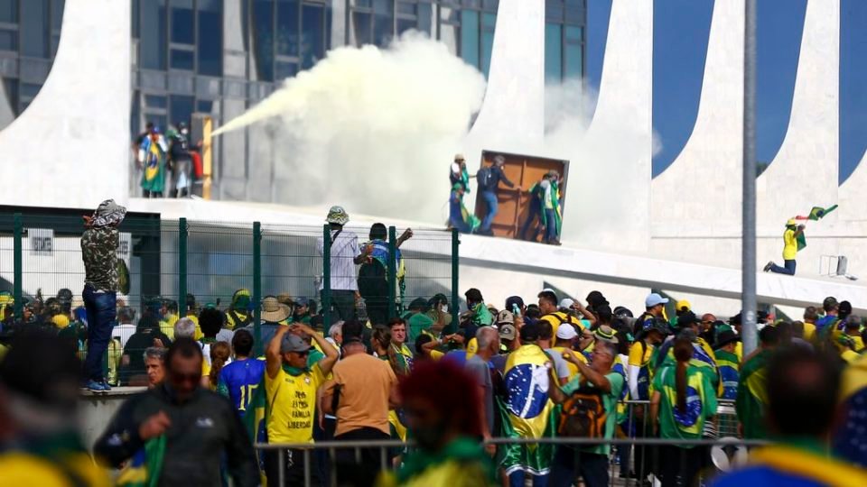 metade dos presos por atos de vandalismo recebeu auxilio emergencial diz mpf