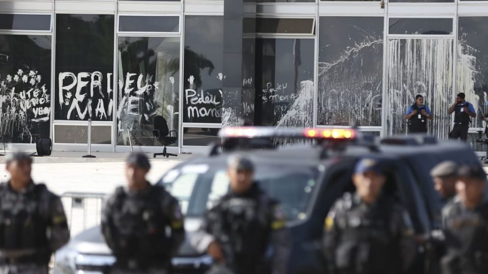 presos por vandalismo em brasilia so poderao receber visitas com autorizacao de moraes