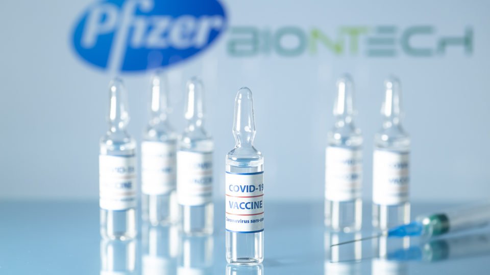 saude comeca a aplicar a vacina bivalente contra covid 19 nesta segunda