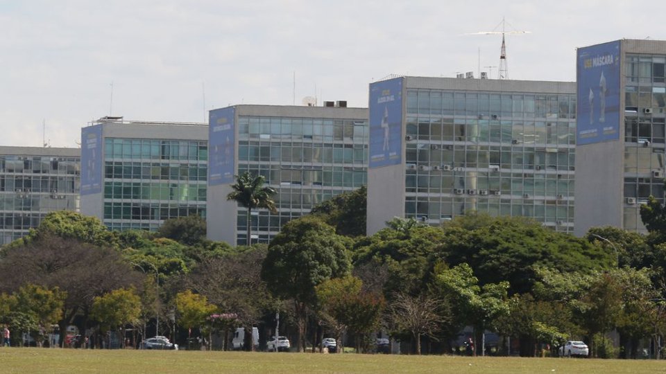 servidores federais pedem reajuste de 135 ao governo