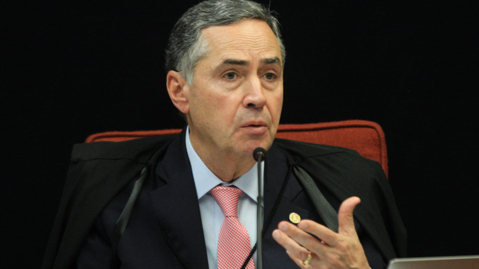 barroso considera constitucional idade minima para aposentaria especial do inss
