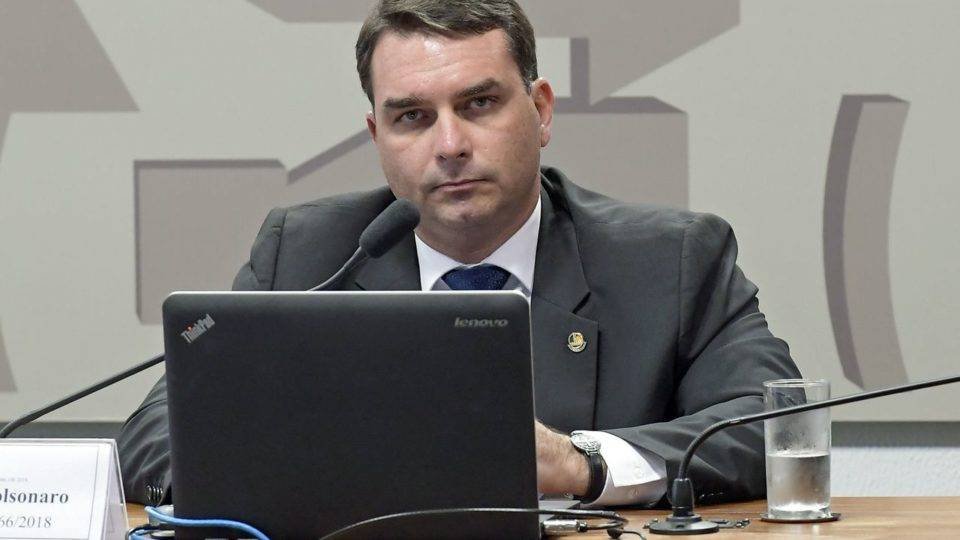 flavio bolsonaro pede para cnj afastar novo juiz da lava jato