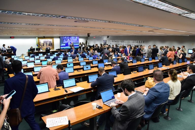 lideres definem partidos dos presidentes das 30 comissoes permanentes