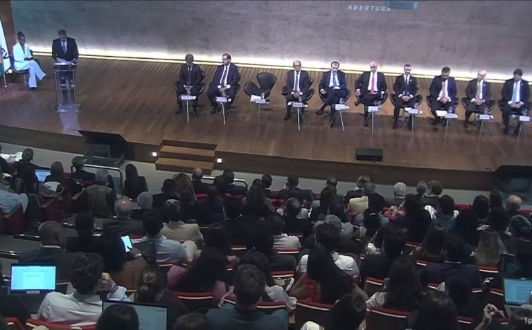 lira defende a busca do equilibrio entre democracia e liberdade de expressao