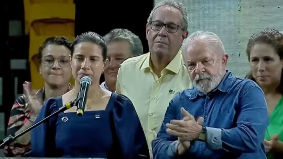 lula se irrita com vaias e pede que militancia respeite raquel lyra