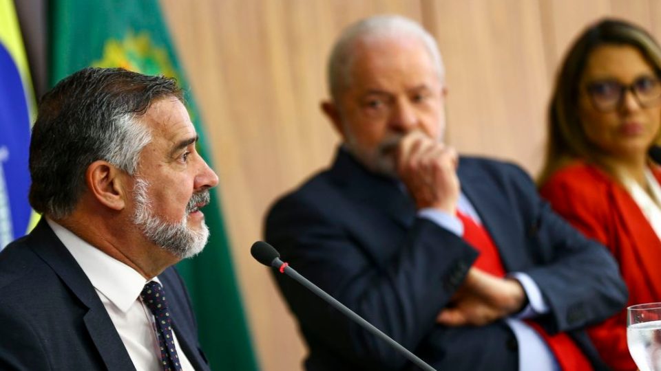 ministro de lula paulo pimenta teria omitido do tse casa em area nobre em tres eleicoes diz jornal