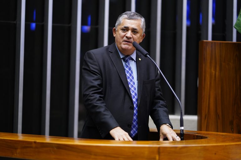 mp que retoma tributos sobre combustiveis provoca discussao entre governo e oposicao no plenario