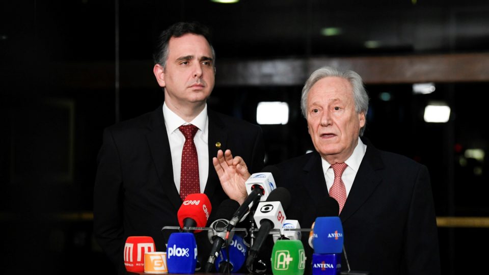 presidente do senado trabalha para ressuscitar aumentos salariais automaticos para juizes