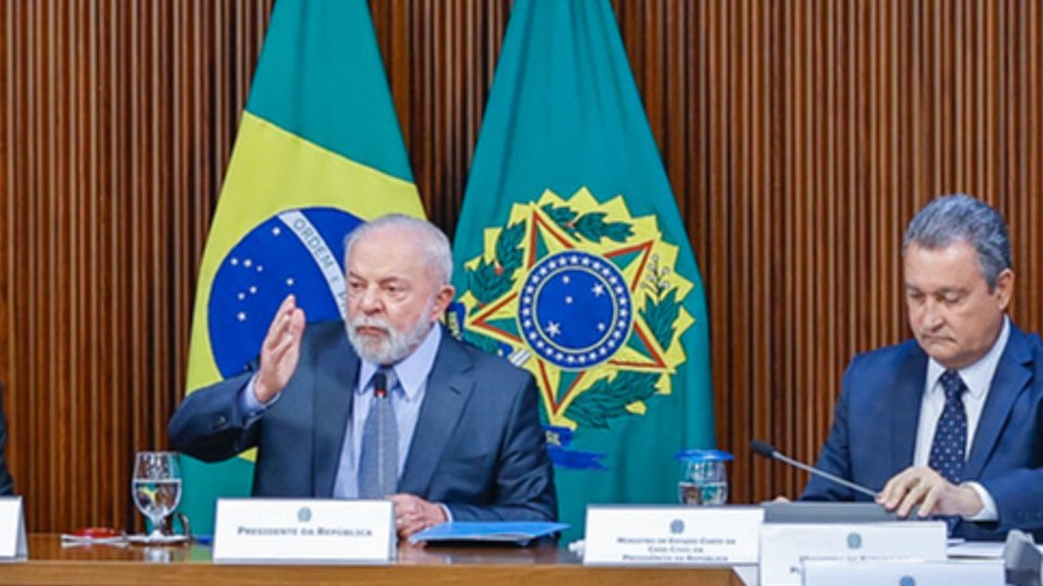 sem conseguir controlar seus ministros lula amplia poderes de rui costa na casa civil