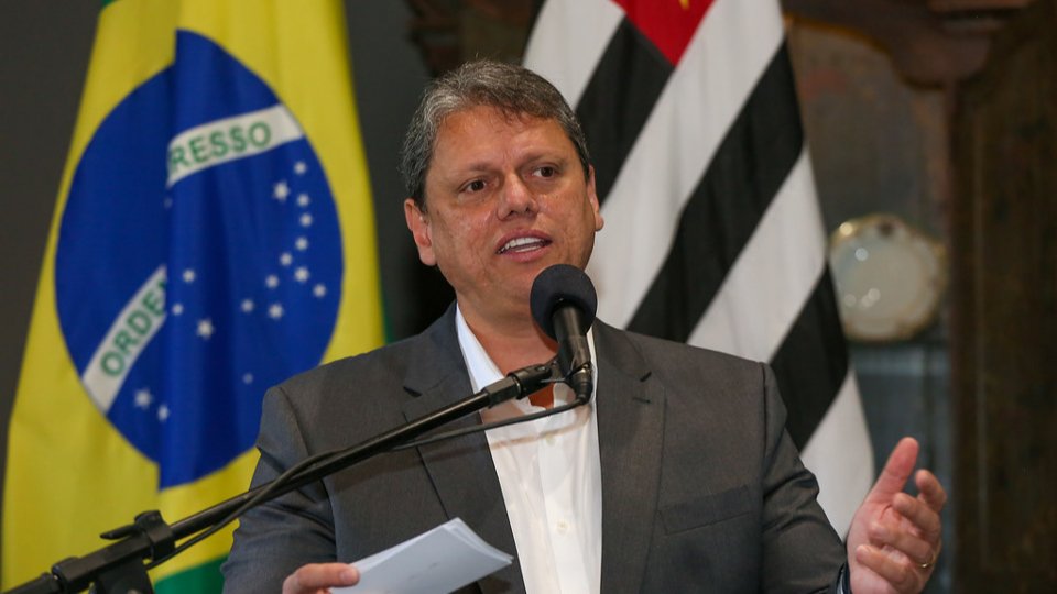 tarcisio recebe alta apos cirurgia para retirada de calculo renal em londres