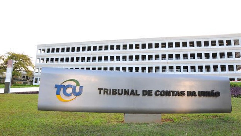 tcu determina que bolsonaro entregue joias a caixa e armas a pf