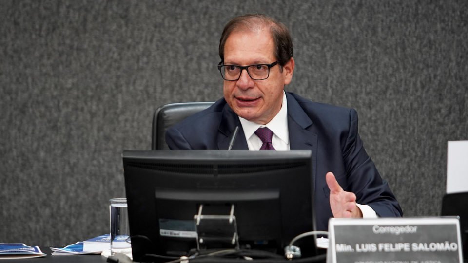 corregedor do cnj suspende pagamento de adicional de r 1 bilhao a juizes federais