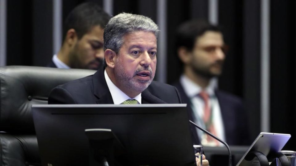 lira consolida superbloco na camara com mais 170 deputados