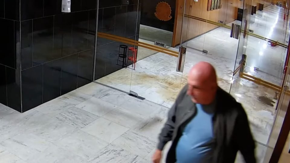 vazamento de video de general no planalto favorece ala governista contraria a militar chefiando o gsi