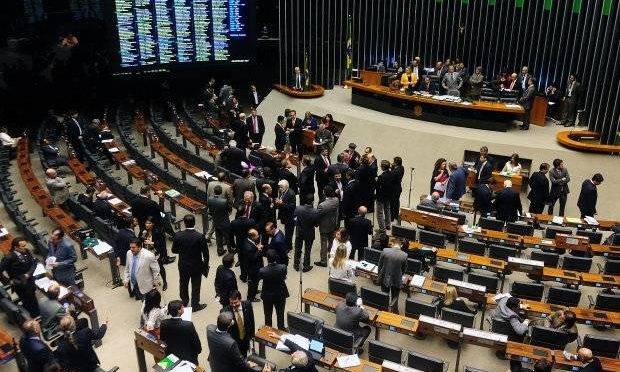 camara aprova urgencia de projeto que pode derrubar decreto de lula sobre saneamento