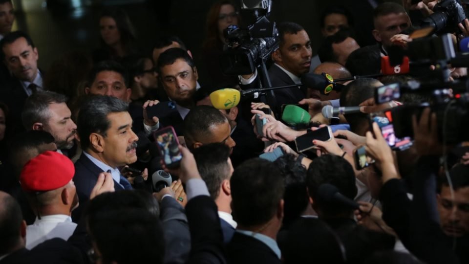 entidades e parlamentares repudiam agressao a jornalistas por segurancas de maduro