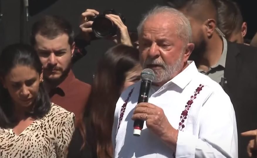 lula volta a criticar juros e diz que estuda isencao de ir sobre plr de empregados