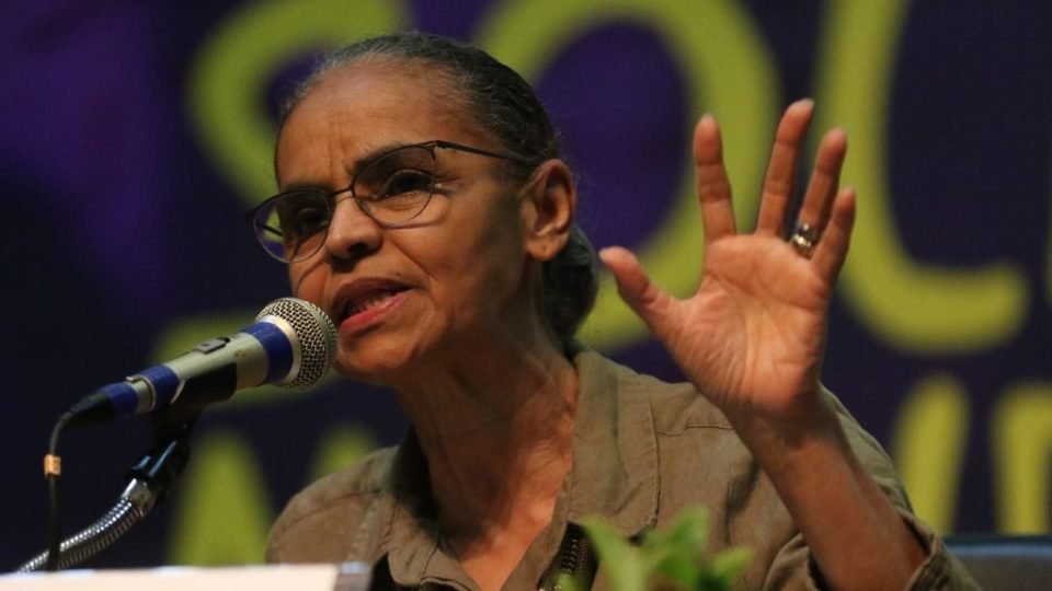 marina silva testa positivo para covid 19 e e internada para exames