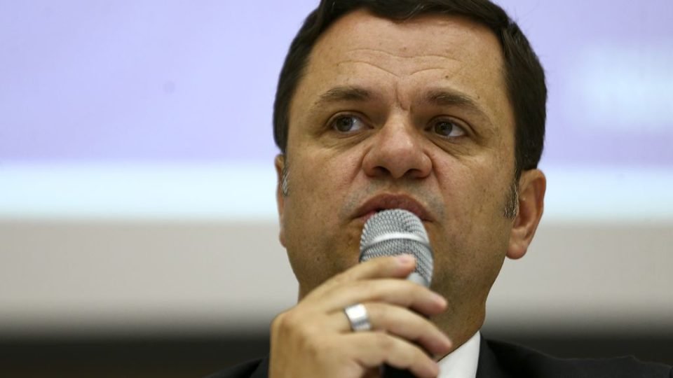 moraes manda soltar anderson torres e impoe uso de tornozoleira eletronica