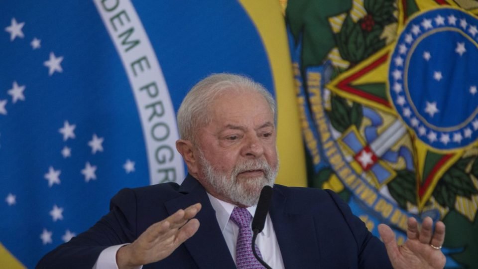 lula diz que a arma que o brasil precisa e o povo de barriga cheia