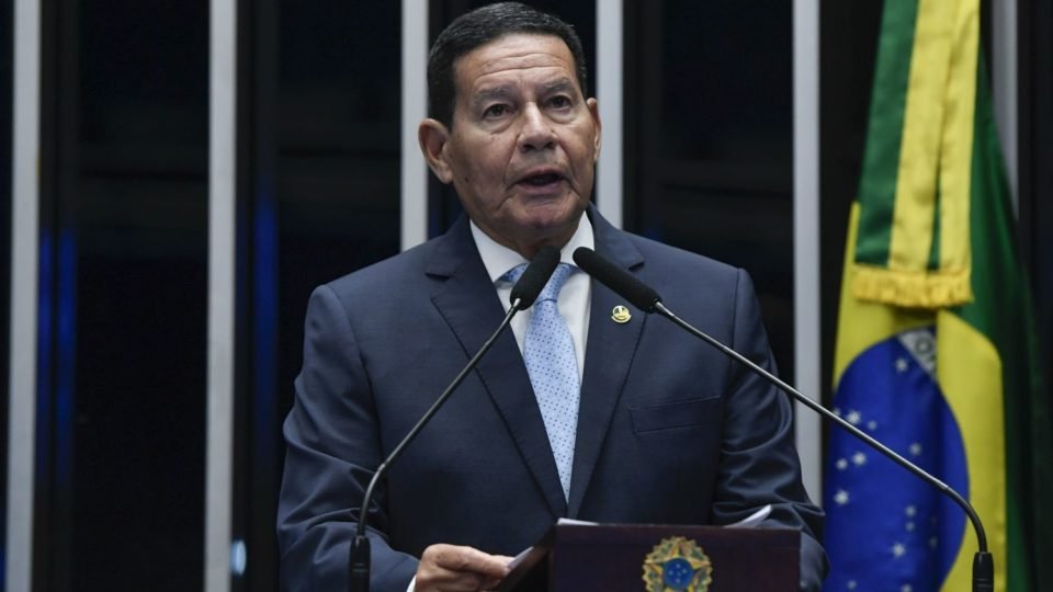 mourao critica politica ideologica e ultrapassada de lula