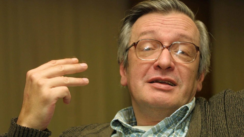 camara marca sessao solene em homenagem a olavo de carvalho