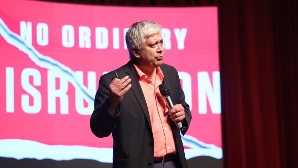 imagine o futuro para cria lo se nao fizermos isso alguem fara por nos diz hitendra patel durante evento em curitiba