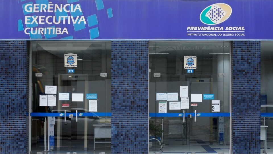 inss empossa presidente sob pressao e criticas de lula para zerar fila