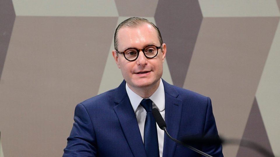 lula publica decreto que nomeia cristiano zanin para o stf