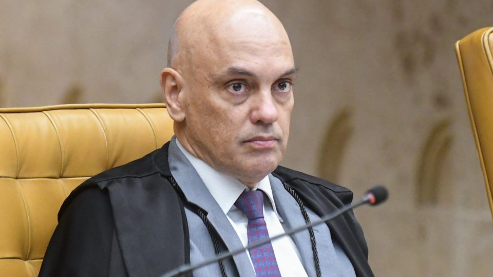 moraes e hostilizado na italia filho do ministro teria levado um tapa