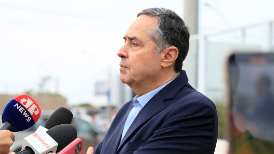 pedido de impeachment contra barroso atende a interesses do governo e da oposicao