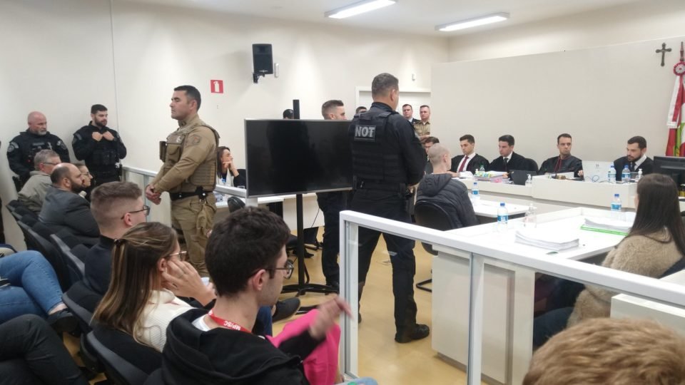 autor de ataque a creche em sc e condenado a 329 anos de prisao