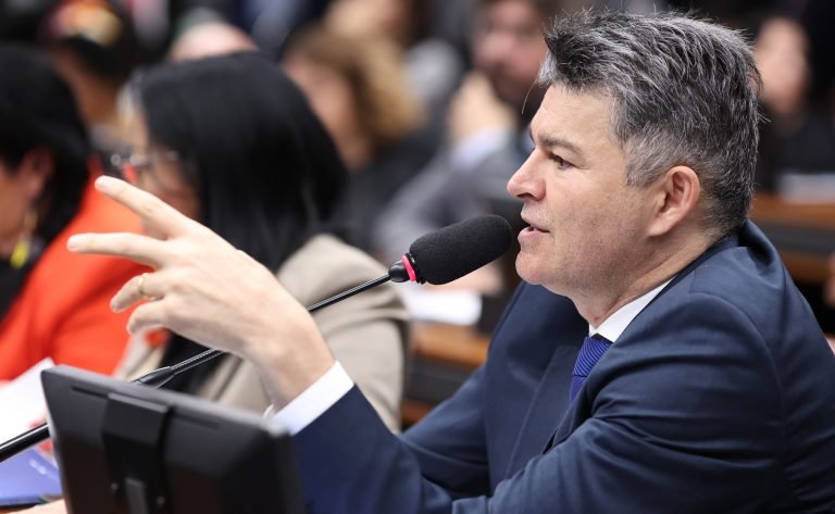 conselho de etica arquiva processo contra jose medeiros e abre processo contra sete deputados