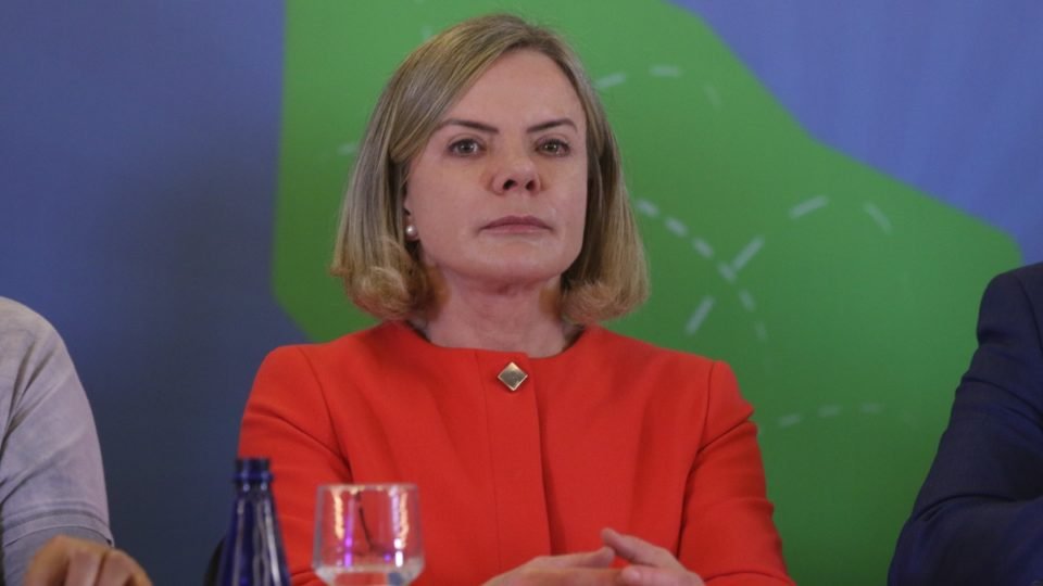 gleisi contraria haddad e diz que meta de deficit zero pode afetar programas do governo