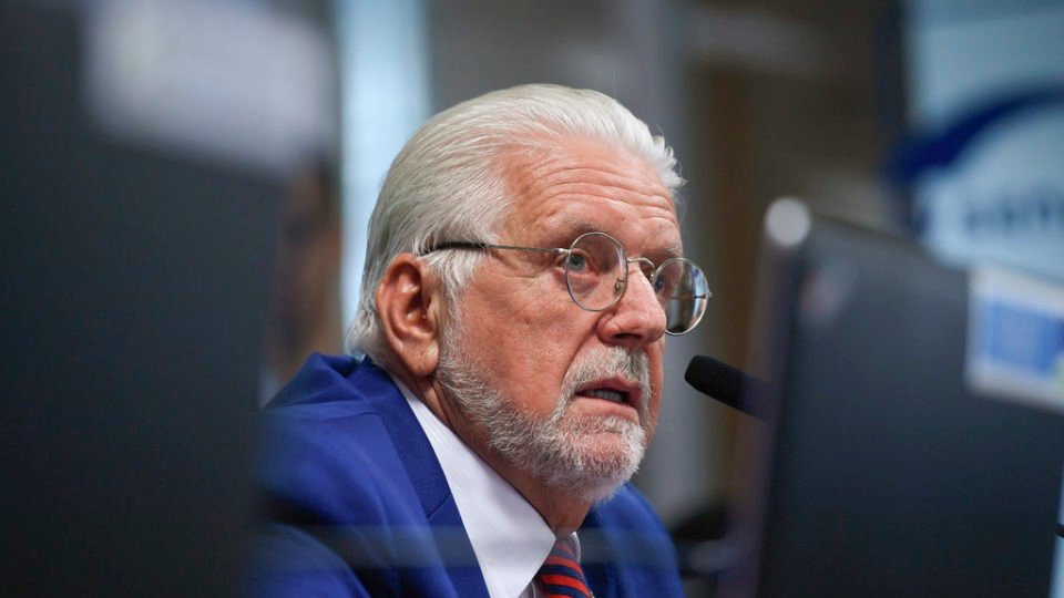 governo recua e apoia pec dos militares com veto apenas para eleicoes