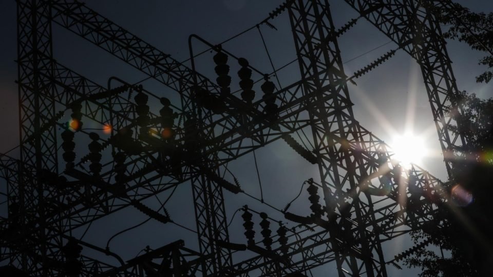 oposicao ao governo lula critica apagao e aumento da gasolina