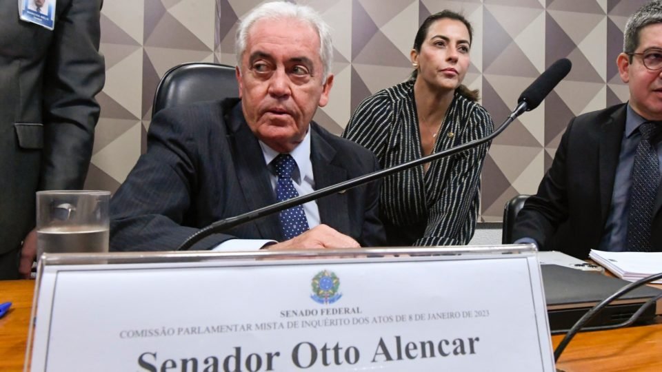 otto alencar tenta reinserir em pec beneficio a montadoras que foi vetado pelo filho