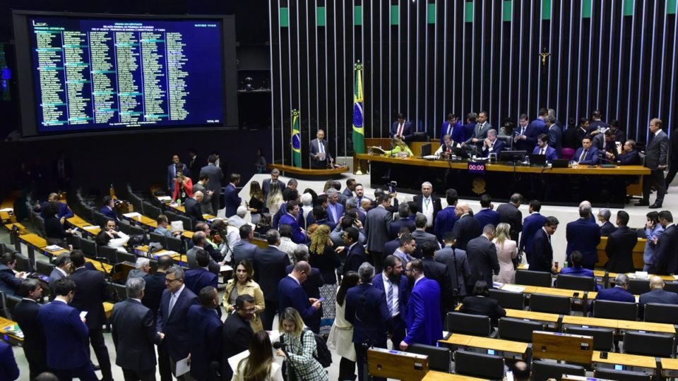 stf forma maioria para que camara revise numero de deputados por estado