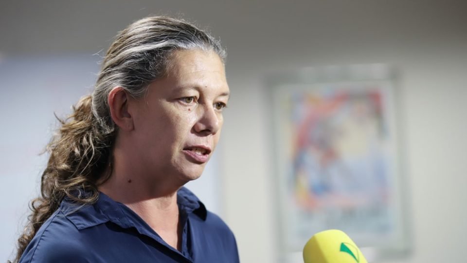ana moser culpa a direita e a sociedade por saida do governo
