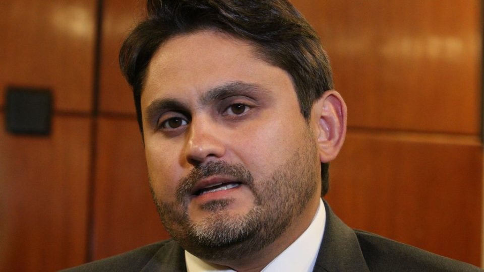 barroso determina bloqueio de bens do ministro juscelino filho