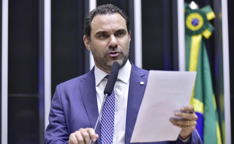 camara aprova projeto que regulamenta apostas esportivas